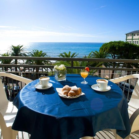 Hotel Lido Pietra Ligure Bagian luar foto