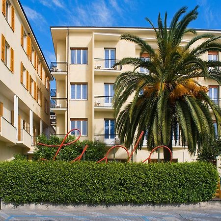 Hotel Lido Pietra Ligure Bagian luar foto