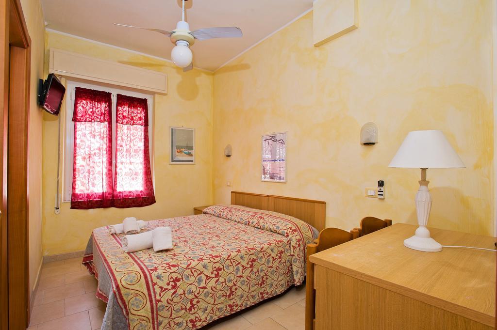 Hotel Lido Pietra Ligure Ruang foto