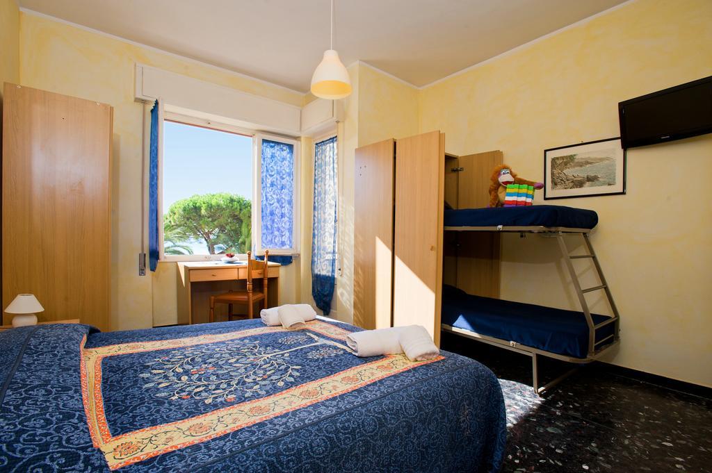 Hotel Lido Pietra Ligure Ruang foto