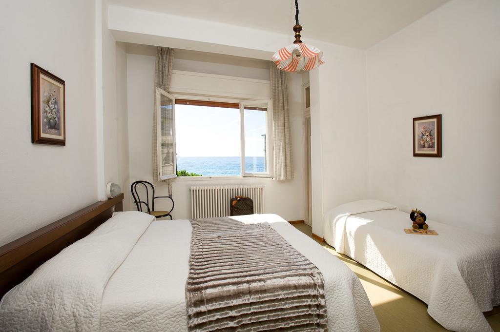 Hotel Lido Pietra Ligure Ruang foto