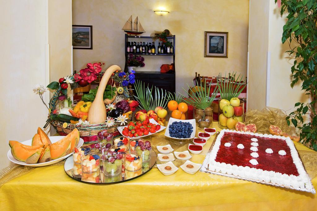 Hotel Lido Pietra Ligure Bagian luar foto