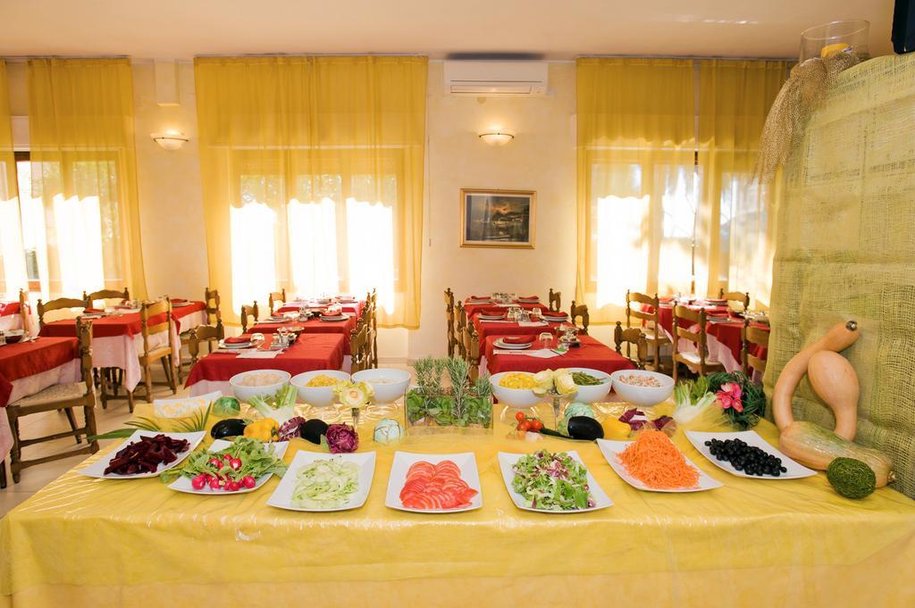 Hotel Lido Pietra Ligure Bagian luar foto