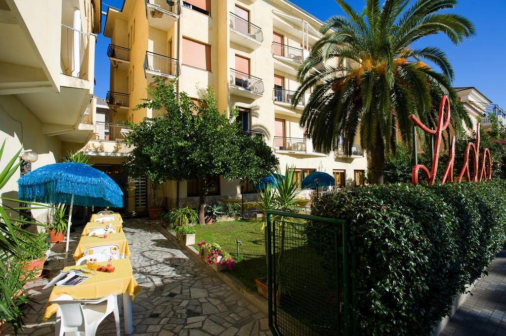 Hotel Lido Pietra Ligure Bagian luar foto