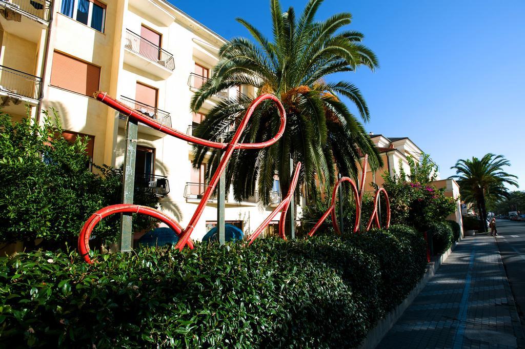 Hotel Lido Pietra Ligure Bagian luar foto
