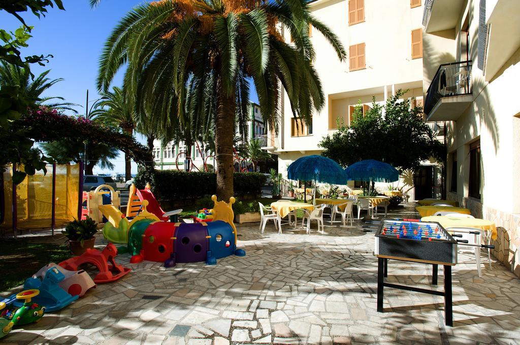 Hotel Lido Pietra Ligure Bagian luar foto