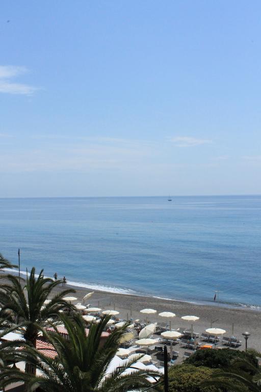 Hotel Lido Pietra Ligure Bagian luar foto