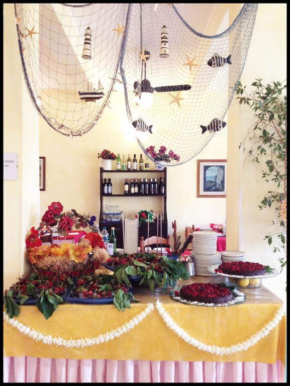 Hotel Lido Pietra Ligure Bagian luar foto