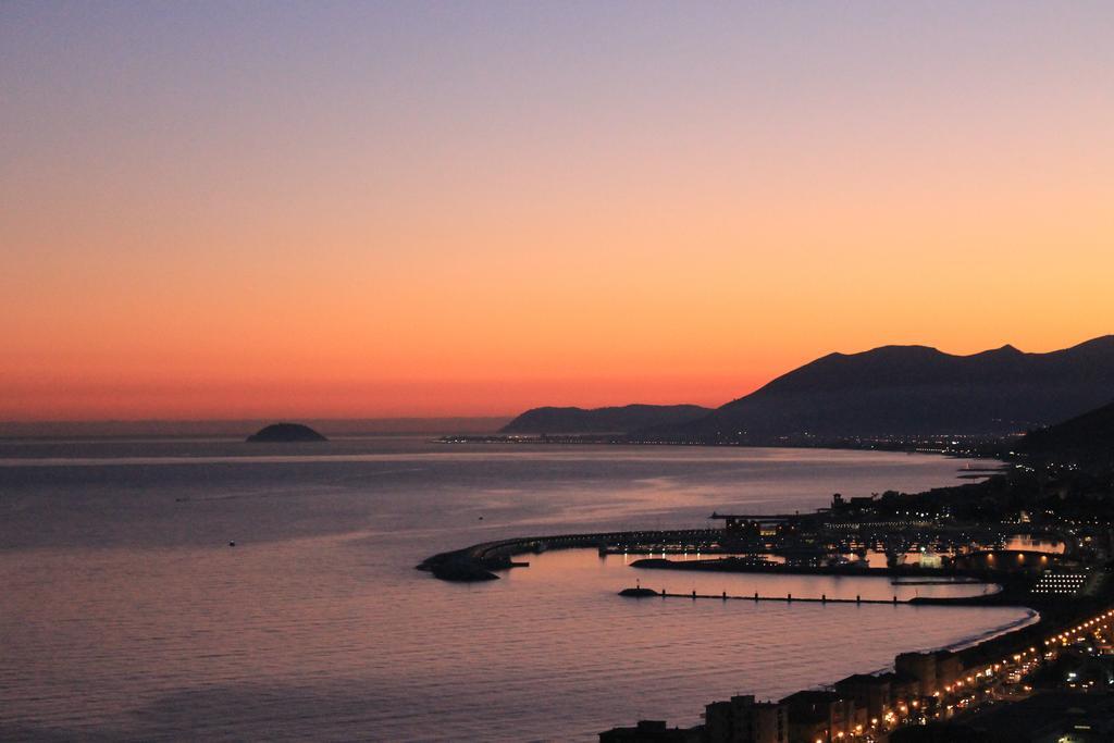Hotel Lido Pietra Ligure Bagian luar foto