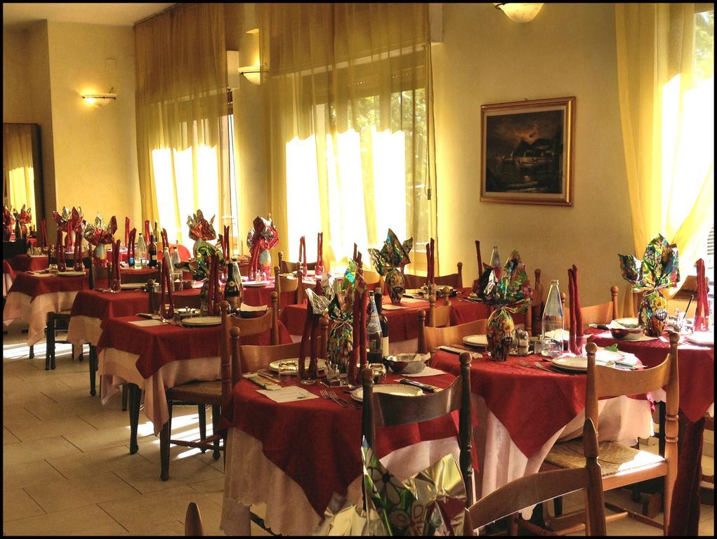 Hotel Lido Pietra Ligure Bagian luar foto