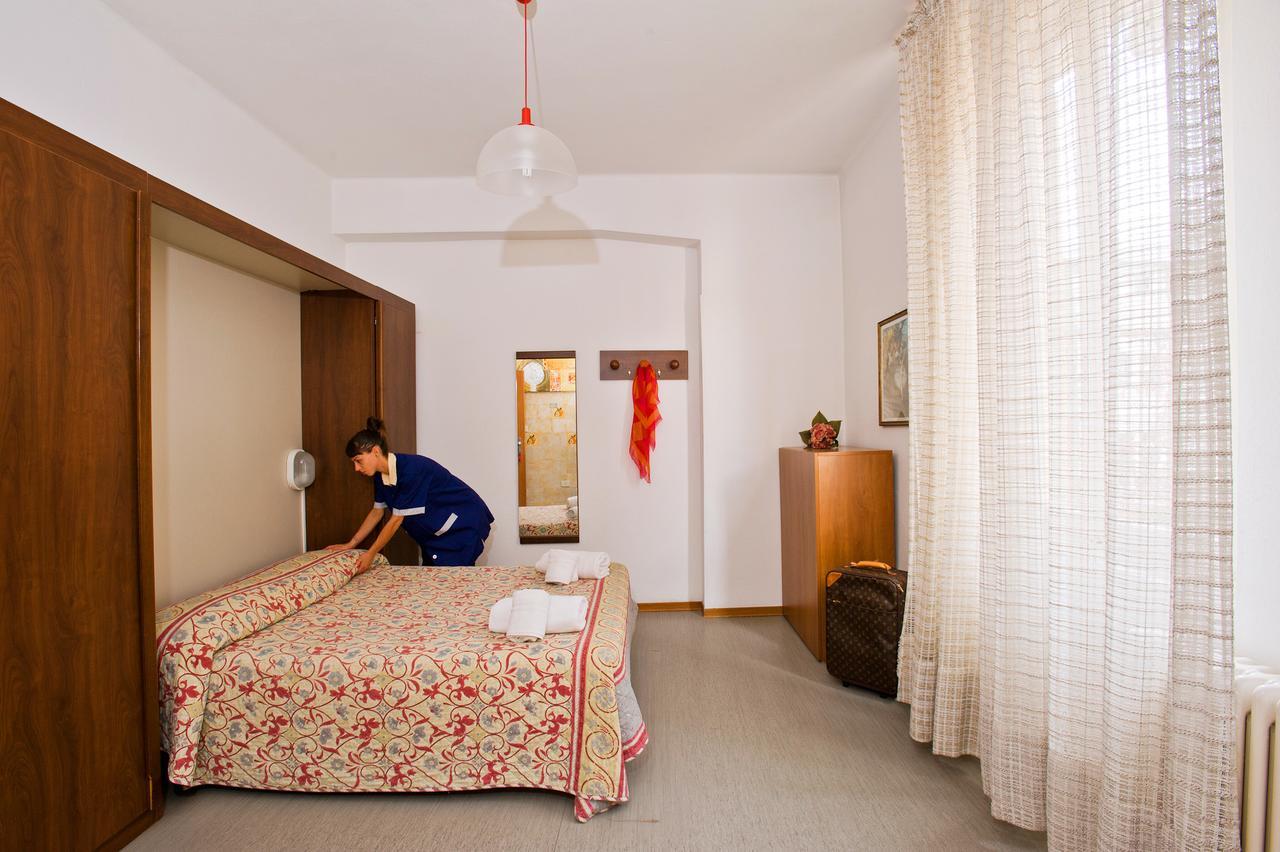 Hotel Lido Pietra Ligure Bagian luar foto