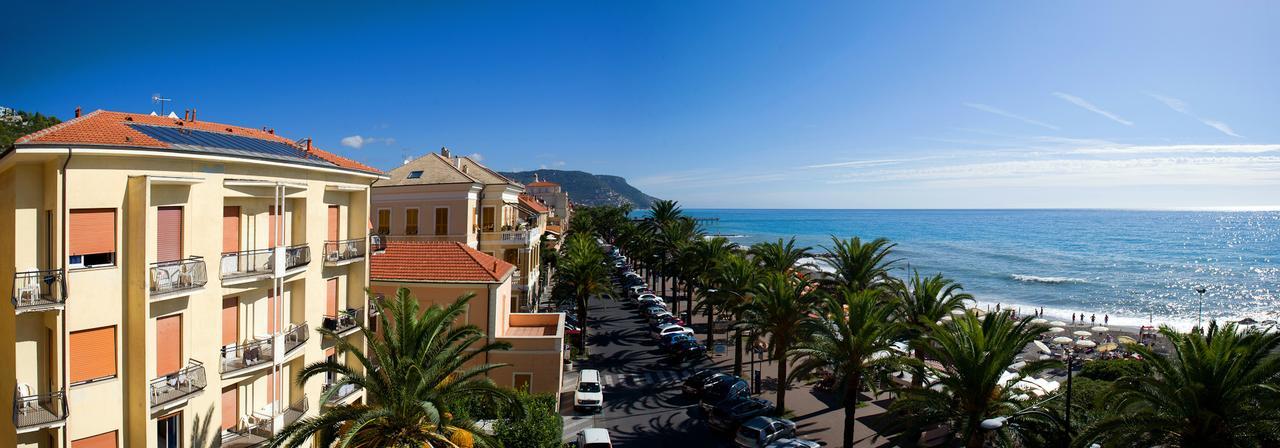 Hotel Lido Pietra Ligure Bagian luar foto